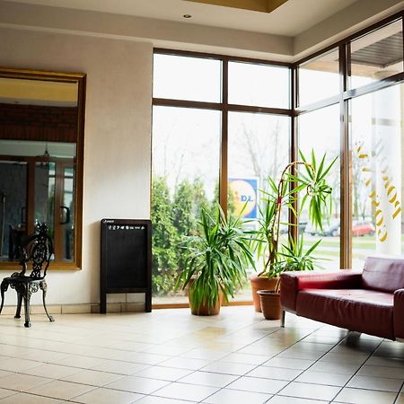 Alabastro Bed & Breakfast โทมาสชูฟ มาโซเวียซกี ภายนอก รูปภาพ