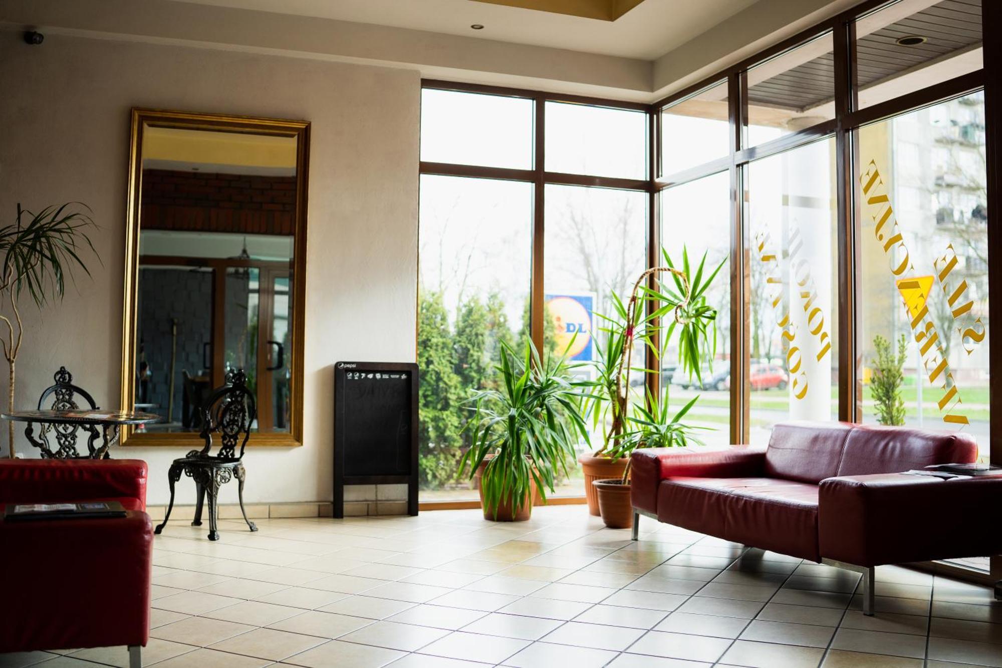 Alabastro Bed & Breakfast โทมาสชูฟ มาโซเวียซกี ภายนอก รูปภาพ