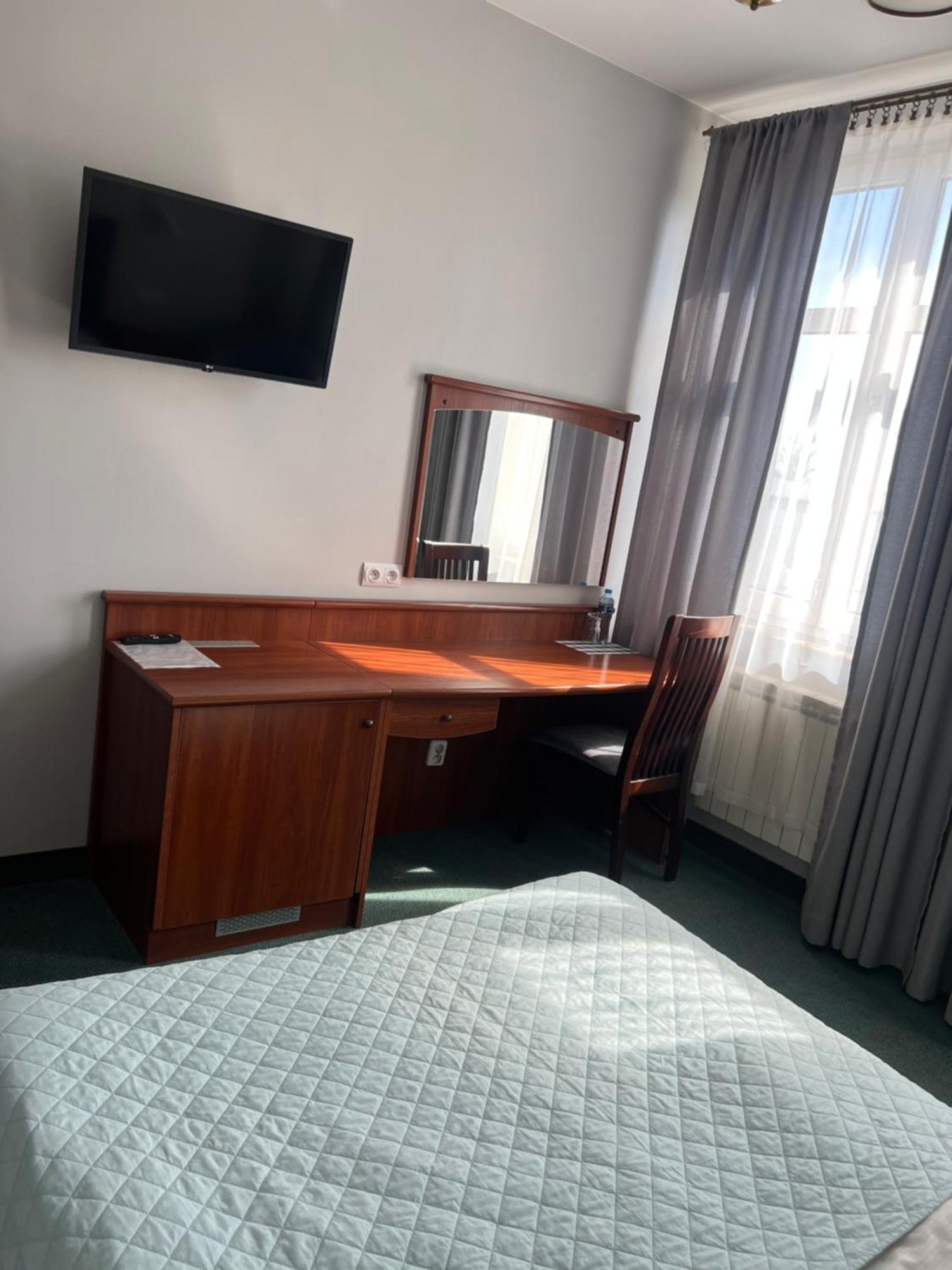 Alabastro Bed & Breakfast โทมาสชูฟ มาโซเวียซกี ภายนอก รูปภาพ